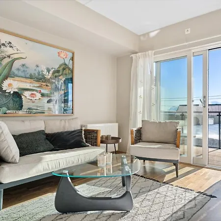 Apartment Nice Close To - Minimum 3 Nights